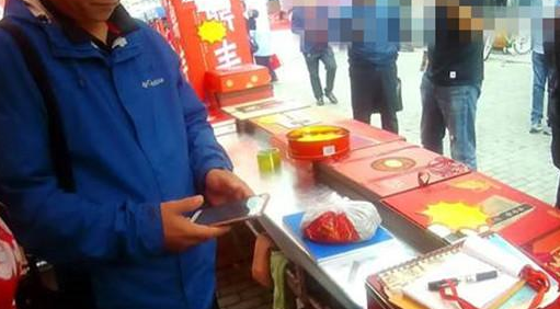 女子偽造授權書 賣假冒“老鼎豐”月餅被刑拘