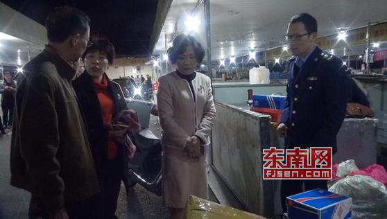 莆田副市長帶隊夜查“假冒鞋子商標注冊” 保持打擊商標侵權高壓態勢