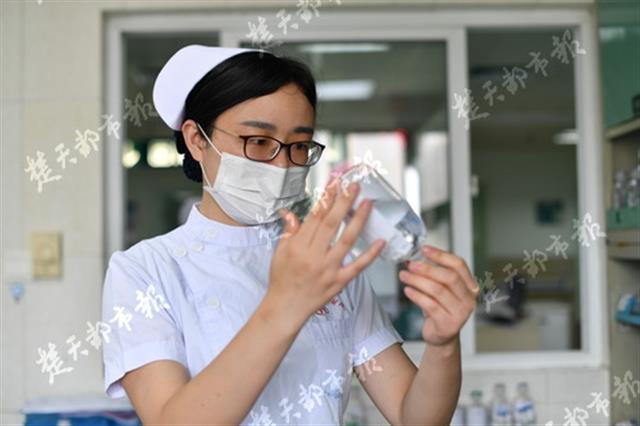 三年拿到17個發明專利,“護士發明家” 走上武大講臺