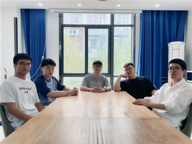 90后小伙放棄鐵飯碗離職創業,他后悔了嗎?
